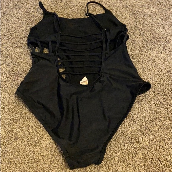 Cutout black swimsuit - Picture 2 of 3